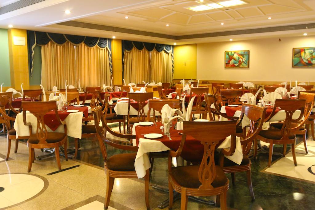 The Ambassador Hotel Púna Kültér fotó