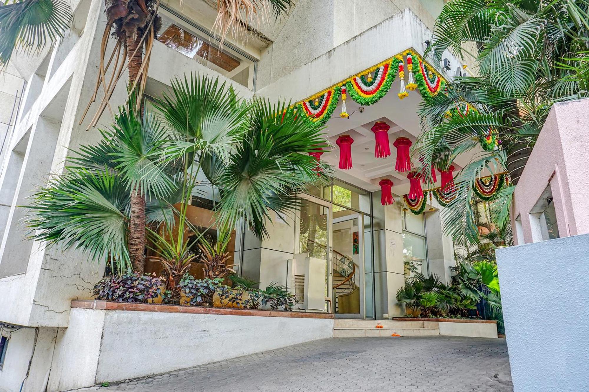 The Ambassador Hotel Púna Kültér fotó